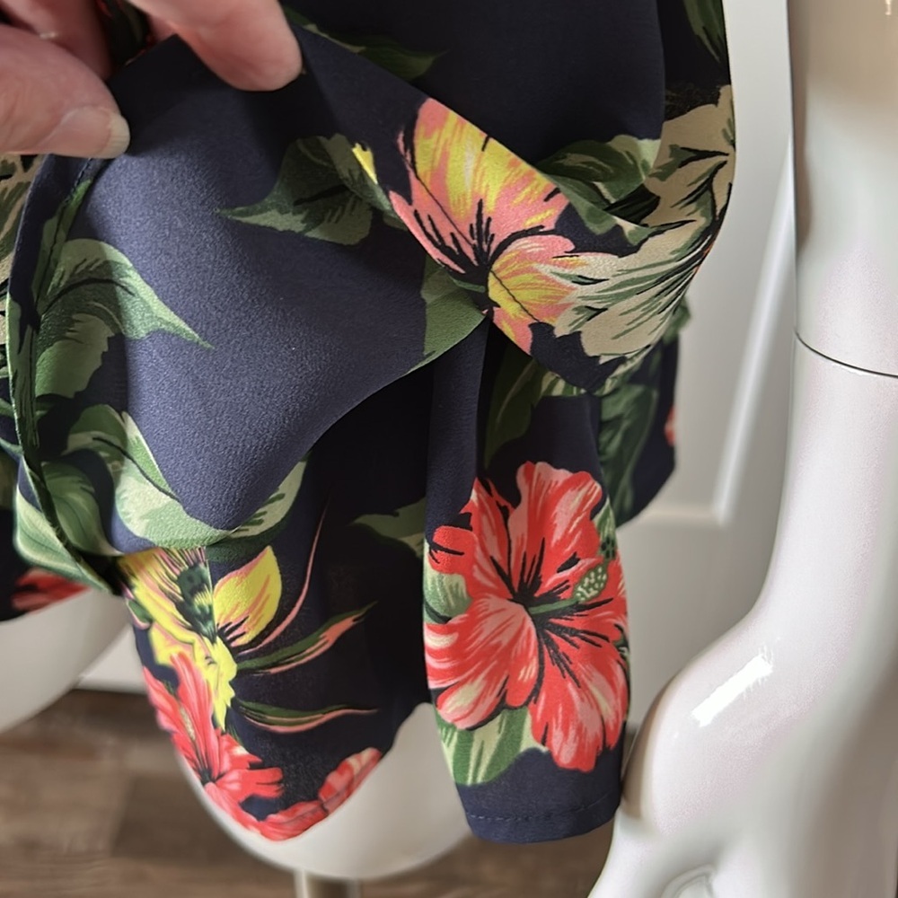 Aritzia Sunday Best Tropical Layered Shorts - Picture 5 of 16